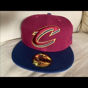 NWT Cleveland Cavaliers new era 59 fifty hat
7 3/4 fitted